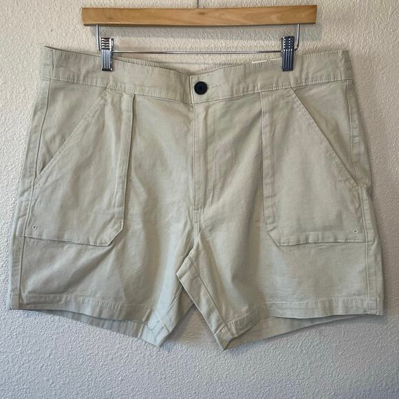 NWT St John’s Bay Men’s Light Khaki Zip Fly Elastic Waist Shorts Size 38 - Picture 11 of 11
